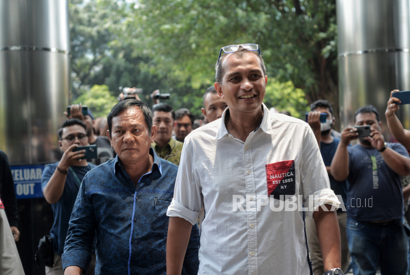 Wakil Menteri Hukum dan Hak Asasi Manusia (Wamenkumham) Edward Omar Sharif Hiariej atau Eddy tiba di Gedung Merah Putih KPK, Jakarta, Senin (20/3/2023).