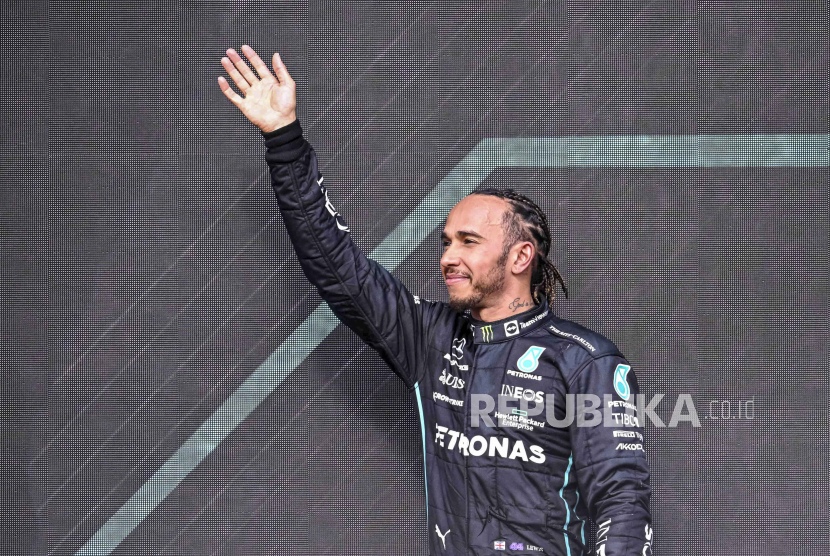 Pembalap Formula Satu Inggris Lewis Hamilton dari Mercedes-AMG Petronas 