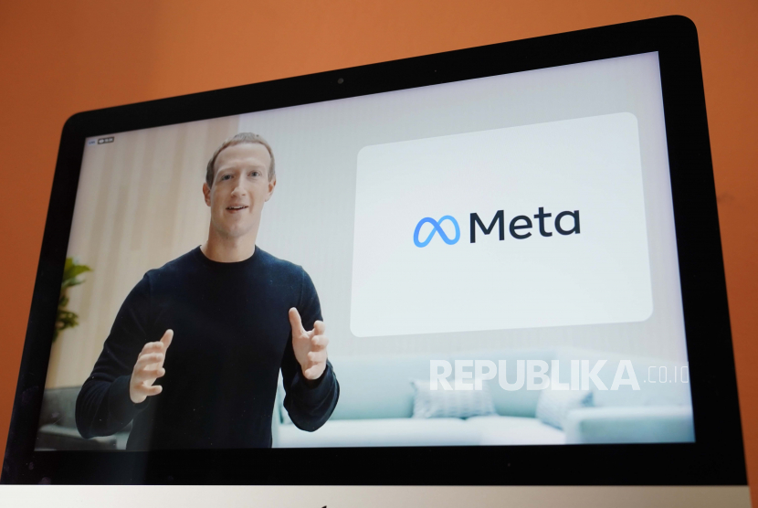  Terlihat di layar perangkat di Sausalito, California, CEO Facebook Mark Zuckerberg mengumumkan nama baru mereka, Meta, selama acara virtual pada Kamis, 28 Oktober 2021. Zuckerberg membicarakan hasrat terbarunya -- menciptakan realitas virtual