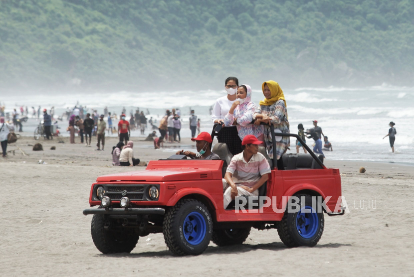 Pantai Parangtritis Dipadati Wisatawan Jelang Ramadhan (ilustrasi).