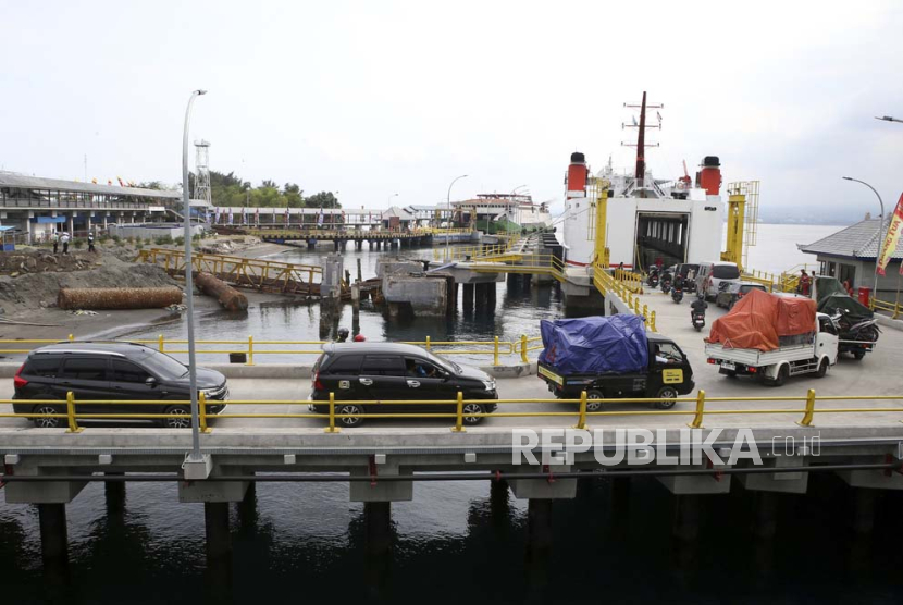 PT ASDP (Persero) Indonesia Ferry Cabang Ketapang, Kabupaten Banyuwangi, Jawa Timur mencatat sebanyak 300.315 orang kembali dari Jawa ke Pulau Bali , (ilustrasi)