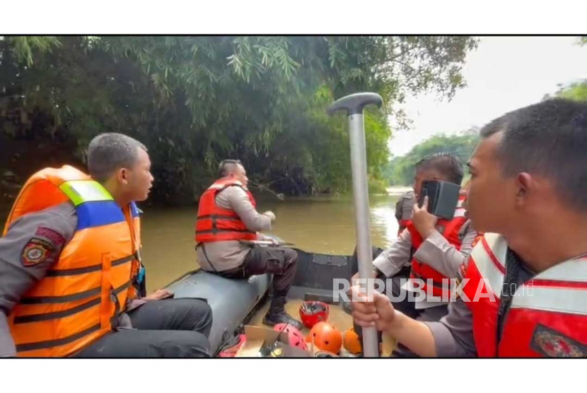 Tim gabungan berupaya melakukan pencarian bocah yang dilaporkan hilang di Desa Kalijati Timur, Kecamatan Kalijati, Kabupaten Subang, Jawa Barat.