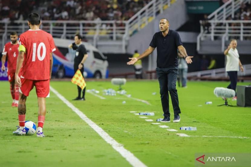 Kluivert Nilai Taktik Bertahan Lebanon Jadi Kendala Timnas Indonesia