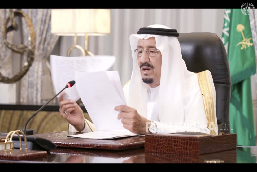 Dalam foto yang diambil dari video ini, Salman Bin Abdulaziz Al-Saud, Raja Arab Saudi, berbicara dari jarak jauh pada sesi ke-76 Majelis Umum PBB dalam pesan yang direkam sebelumnya, Rabu, 22 September 2021, di markas besar PBB.