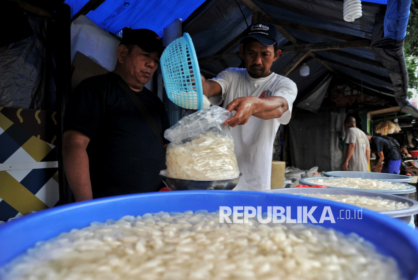 Berkah Ramadhan Para Pedagang Kolang-Kaling di Tanah Abang