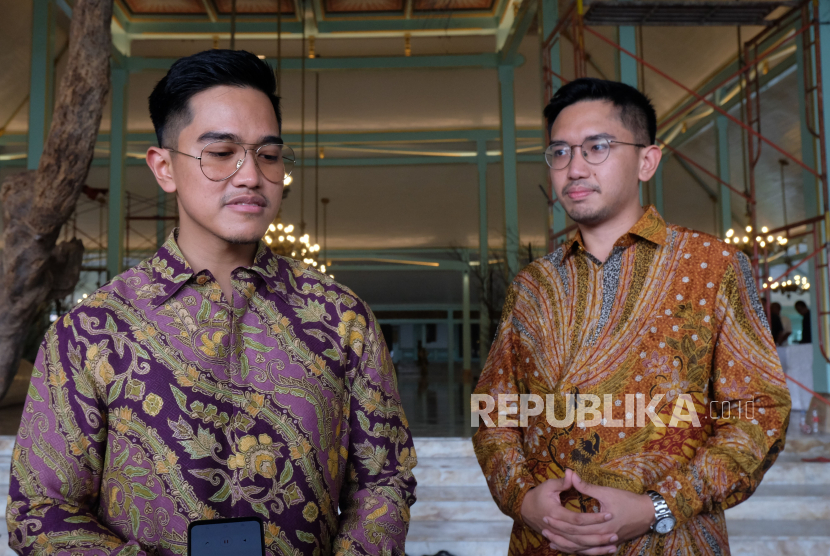 Ketua Umum DPP PSI Kaesang Pangarep bersama Kanjeng Gusti Pangeran Adipati Aryo (KGPAA) Mangkunegara X Bhre Cakrahutomo.