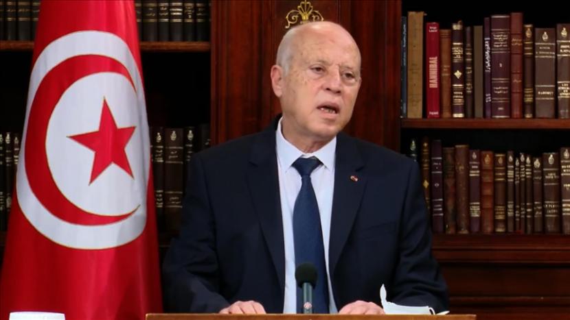 Seminggu setelah pembubaran pemerintah, Presiden Tunisia Kais Saied pada Senin (2/8) mengeluarkan dekrit presiden untuk memecat dan mengganti dua menteri lagi.