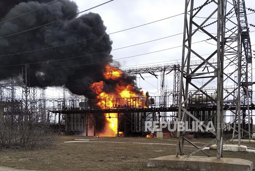 Pembangkit listrik termal milik Ukraina yang berada di wilayah Sievierodonetsk, Luhansk, hancur terhantam serangan Rusia.