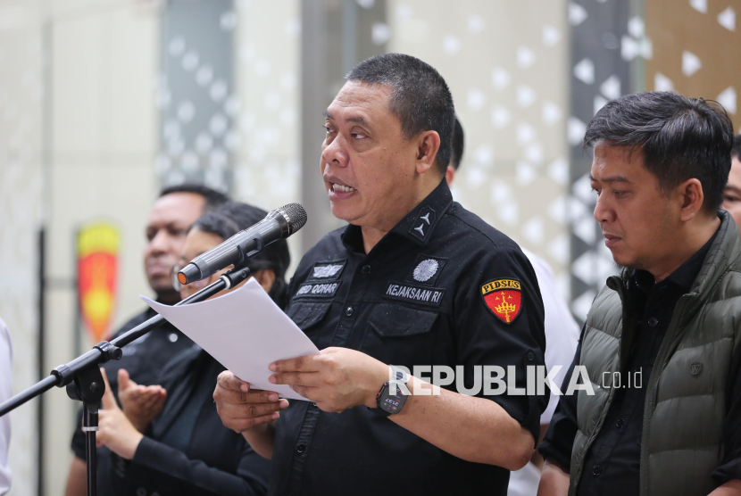 Direktur Penyidikan Jampidsus Abdul Qohar menyampaikan keterangan terkait penyidikan kasus digitalisasi pendidikan pada Kemendikbudristek, di Gedung Kejagung, Jakarta, Selasa (15/7/2025).