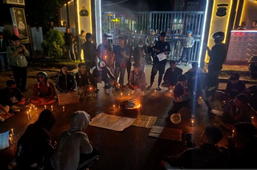 Kapolresta Kupang Kota Temui Mahasiswa yang Berunjuk Rasa di Polda NTT