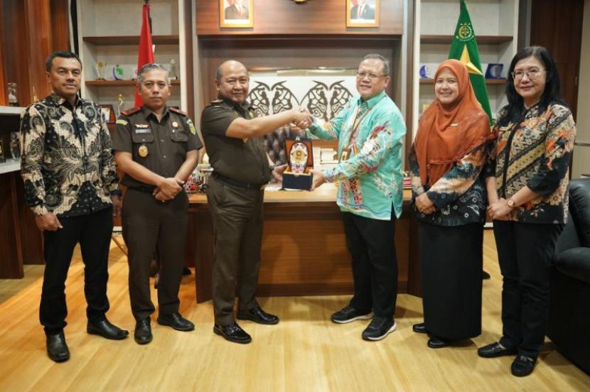 DJP dan Kejati perkuat sinergi penegakan hukum pajak di Papua.