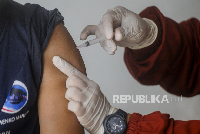 Ilustrasi. Menteri Kesehatan (Menkes) Budi Gunadi Sadikin mengatakan, pemerintah sudah membicarakan tentang kewajiban menerima vaksinasi vaksin dosis ketiga atau booster akan menjadi syarat warga yang mudik. 
