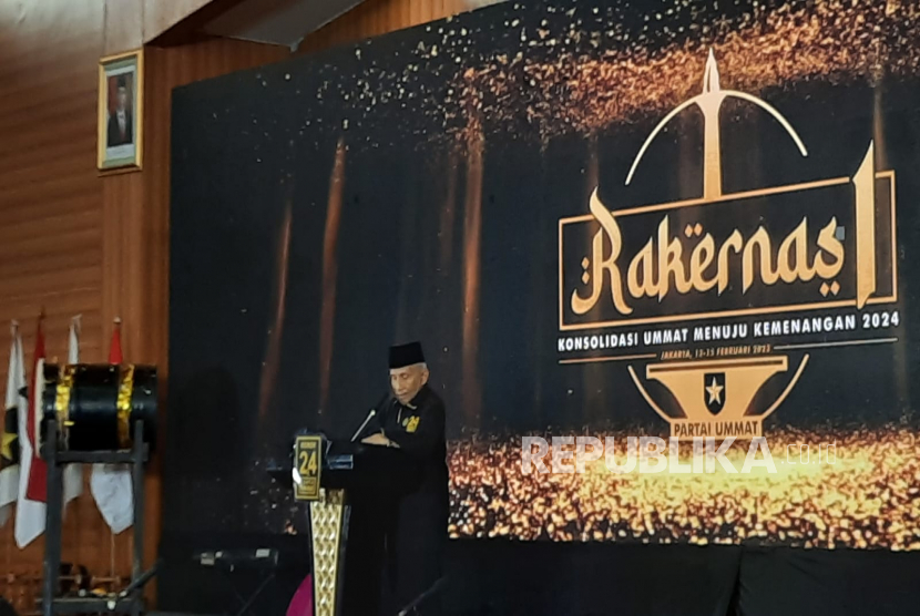 Ketua Majelis Syura Partai Ummat Amien Rais menyampaikan pidato politiknya dalam acara Rakernas Pertama Partai Ummat di Asrama Haji Pondok Gede, Jakarta, Senin (13/2/2023). 