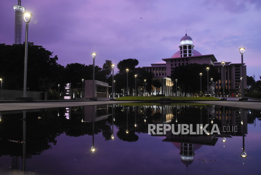Suasana Masjid Istiqlal saat peringatan Milad ke-43 di Jakarta Pusat, Senin (22/2/2021). di Jakarta Pusat, Senin (22/2/2021). Wajah baru Masjid Istiqlal yang telah direnovasi itu memaksimalkan fungsi masjid sebagai tempat ibadah sekaligus memperhatikan aspek arsitektur, seni, hingga estetika. 