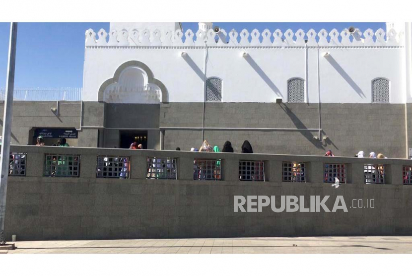 Suasana Masjid Quba, Madinah, Selasa (12/6/2023). Masjid ini merupakan masjid yang pertama dibangun Rasulullah di Madinah. Masjid ini selalu dipenuhi peziarah baik pada musim haji ataupun umroh. 