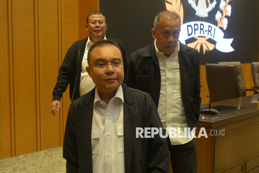 Wakil Ketua DPR Sufmi Dasco Ahmad (tengah), Saan Mustopa (kanan), dan Cucun Ahmad Syamsurijal (kiri).