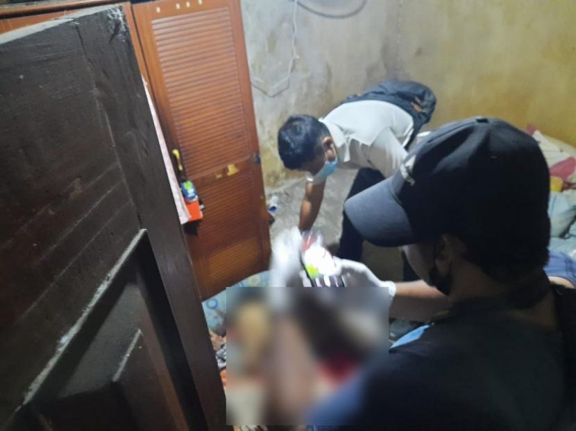 Pria di Surabaya Ditemukan Tewas Bersimbah Darah di Kamar