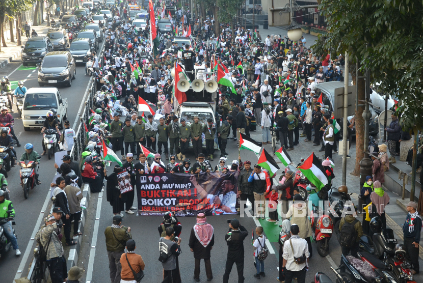 Ratusan massa mengikuti aksi bela Palestina dan launching gerakan boikot Israel dari Bandung untuk Palestina (ilustrasi)