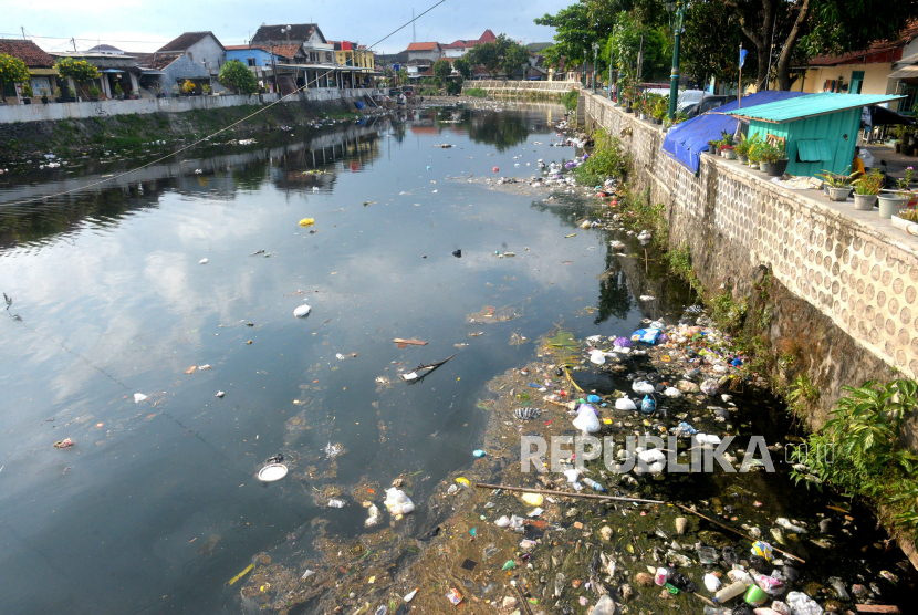 Sampah dalam plastik tidak hanyut di Sungai Code, Gondomanan, Yogyakarta (ilustrasi)