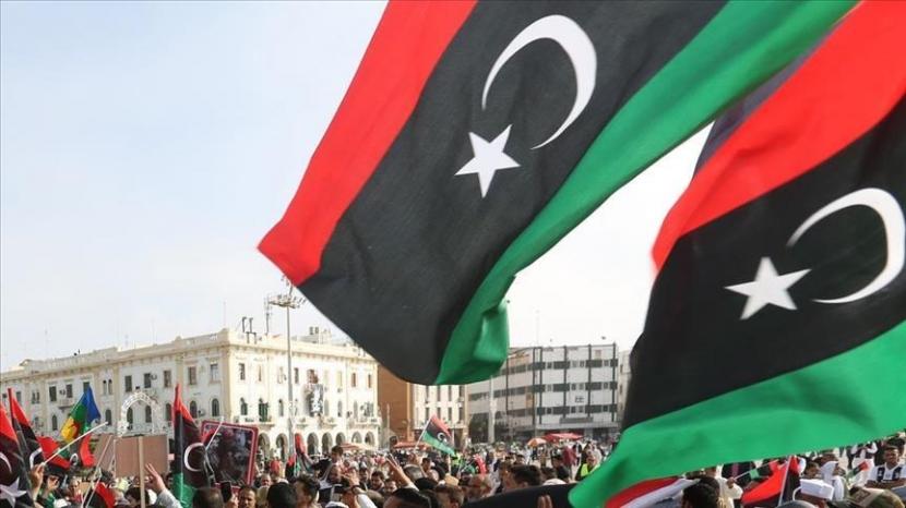 Komisi Militer Gabungan 5+5 di Libya pada Senin (15/3) bertemu di kota pesisir Sirte untuk membahas upaya pembersihan bom ranjau dan sisa-sisa perang dari jalanan pinggir pantai yang menghubungkan kota itu ke Misrata.