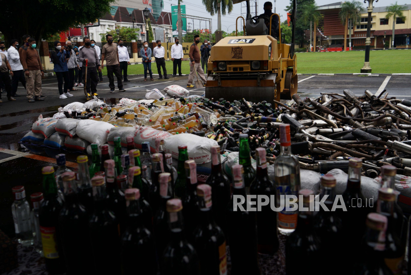 Polres Magelang Kota Musnahkan Ratusan Botol Minuman Beralkohol (ilustrasi).
