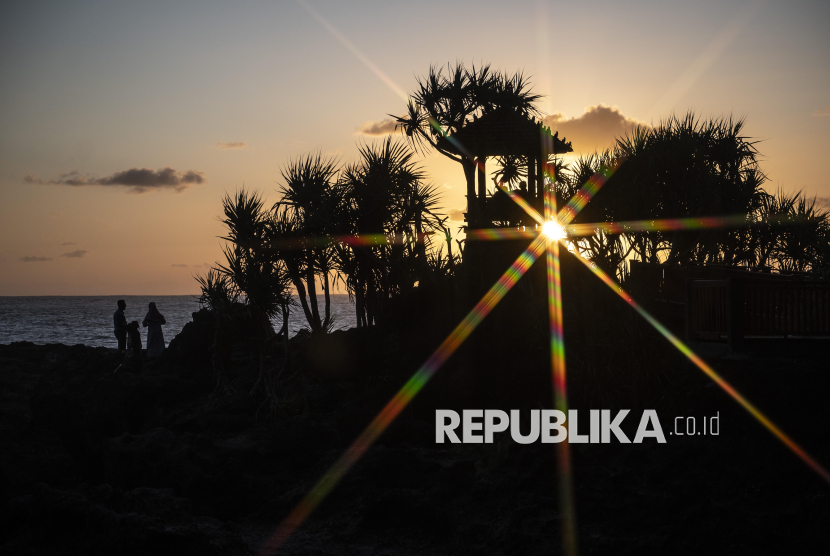 Terpukau Keindahan Kawasan Geosite Pantai Menganti