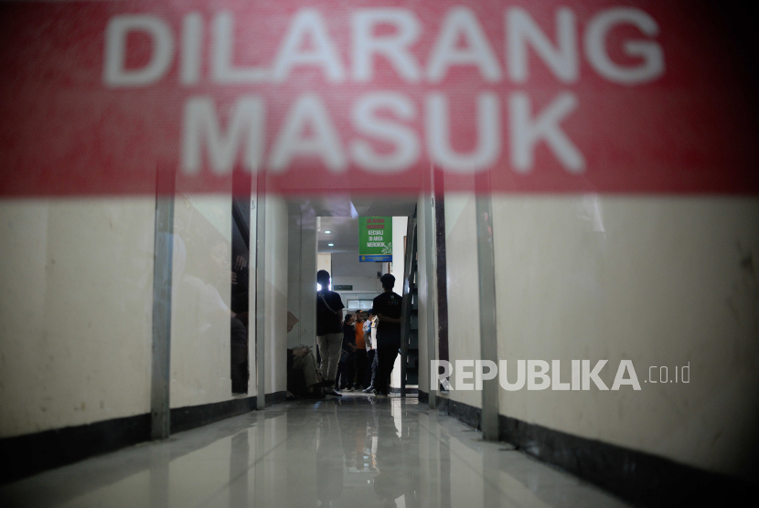 Suasana lorong ruang sidangdi Pengadilan Negeri Jakarta Selatan, Senin (10/4/2023). 
