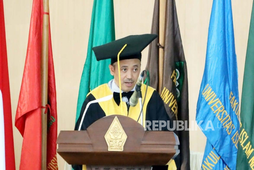 Prof Dr Imam Yahya MAg saat menyampaikan orasi ilmiah pengukuhan Guru Besar Bidang Ilmu Fikih, di di Gedung Tgk. Ismail Yaqub Auditorium 2, Kampus 3 Universitas Islam Negeri (UIN) Walisongo Semarang, Jawa Tengah, Senin (13/3/2023).