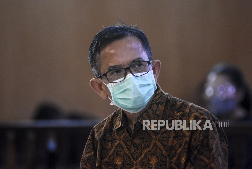 Terdakwa kasus korupsi kegiatan penjualan dan pemasaran PT Dirgantara Indonesia Budi Santoso dieksekusi ke Lapas Sukamiskin.