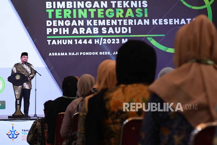 Menteri Agama (Menag), Yaqut Cholil Qoumas saat pidato pada acara pembukaan Bimbingan Teknis Terintegrasi PPIH Arab Saudi di Asrama Haji Pondok Gede Jakarta pada Rabu (12/4/2023) malam.