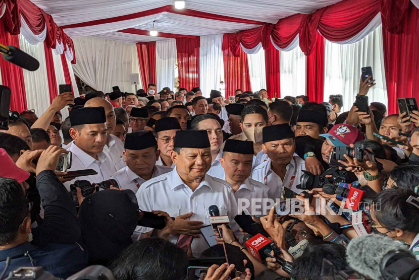 Ketua Umum Partai Gerindra, Prabowo Subianto usai perayaan HUT ke-15 Partai Gerindra, di Kantor DPP Partai Gerindra, Jakarta, Senin (6/2).