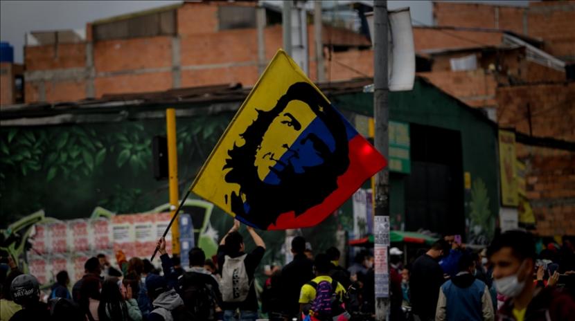 Jumlah korban tewas dalam aksi demonstrasi yang diwarnai kekerasan di sekitar Cali, ibu kota provinsi Valle del Cauca Kolombia bertambah menjadi 13 orang pada Sabtu (29/5).