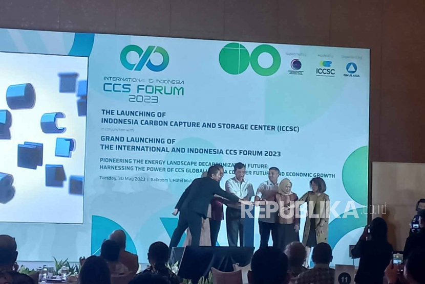 Menteri Koordinator Bidang Kemaritiman dan Investasi Luhut Binsar Pandjaitan meresmikan Indonesia Carbon Capture and Storage Center (ICCSC) dan The International and Indonesia CCS Forum 2023 di Jakarta, Selasa (30/5/2023).