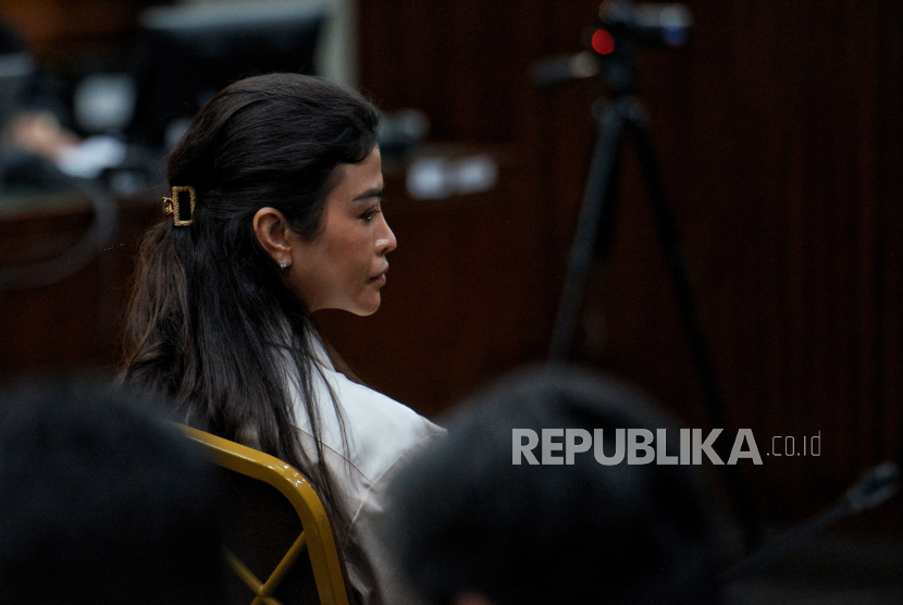 Anak dari terdakwa Syahrul Yasin Limpo, Indira Chunda Thita Syahrul memberikan keterangan dalam sidang kasus SYL, di Pengadilan Tipikor, Jakarta, Rabu (5/6/2024). 