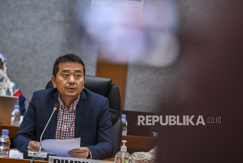 Ketua Komisi X DPR Syaiful Huda berharap pengetatan izin keramaian jangan sampai menghentikan tren kebangkitan industri kreatif pascapandemi.