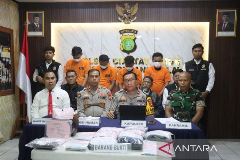 Polres Tangsel Ringkus Komplotan Pencuri Modus Ganjal ATM