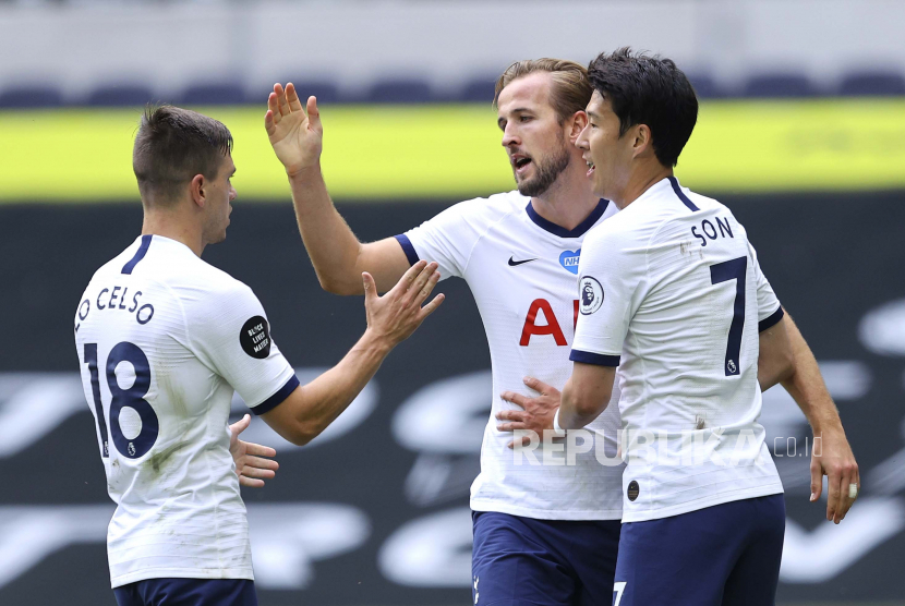 Selebrasi Spurs seusai mencetak gol.