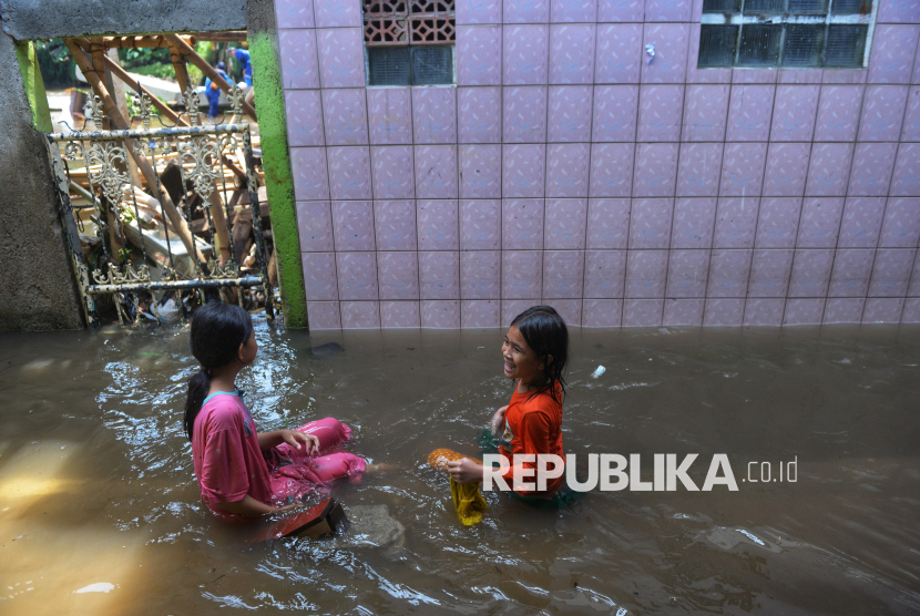 Rumah Habis Kebanjiran? Ini Cara Membersihkannya Agar Terhindar dari Kuman