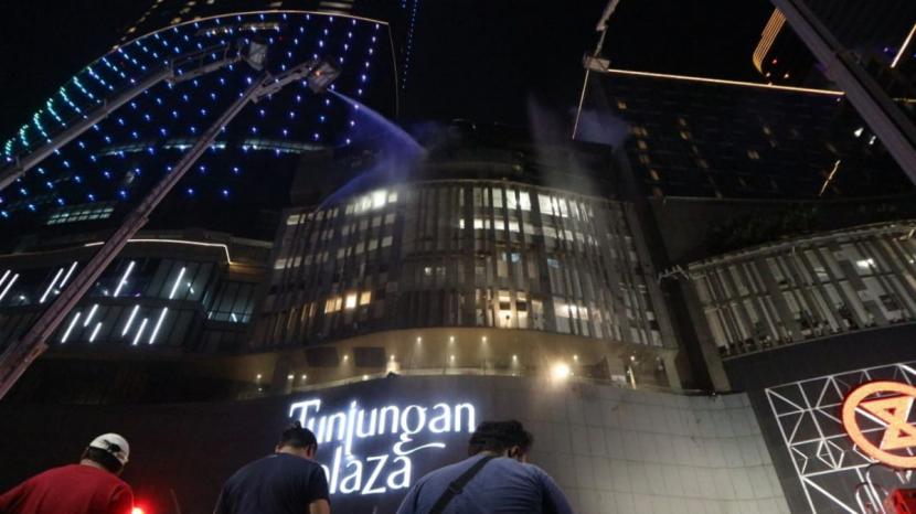 Bronto Skylift, Penakluk Api dalam Kebakaran di Tunjungan Plaza Surabaya