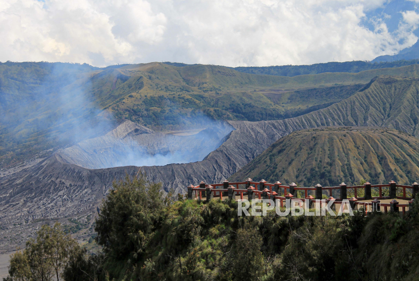 Suasana Bukit Kedaluh Bromo tanpa pengunjung di Tosari, Pasuruan, Jawa Timur, pada akhir Januari lalu. Menurut PVMBG, Gunung Bromo saat ini mengalami peningkatan aktivitas di dalam kawahnya. (ilustrasi)