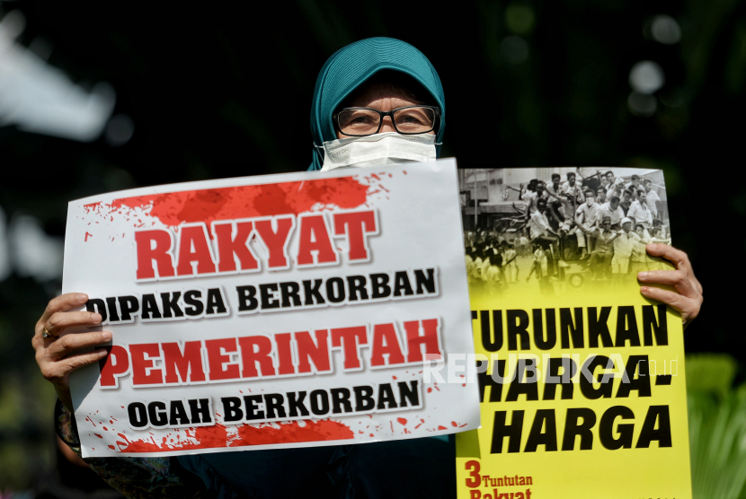 Polda Metro Jaya kembali memberlakukan rekayasa lalu lintas seiring dengan adanya aksi demonstrasi menolak kenaikan harga bahan bakar minyak (BBM) di Istana Negara, Selasa (13/9/2022) hari ini.