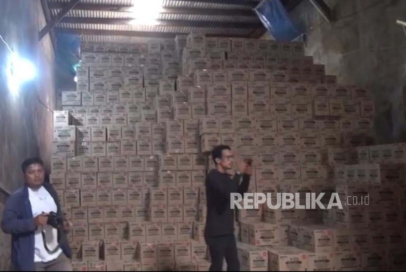 Ketika angka stunting tinggi, puluhan ribu paket makanan tambahan untuk menekan stunting di Sumbar menumpuk di Gudang di Kawasan Pasa Gadang, Kecamatan Padang Selatan, Kota Padang.