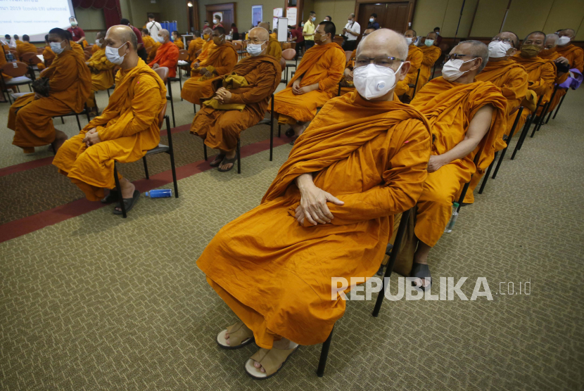 Sebuah kuil atau vihara Buddha kecil di Thailand dibiarkan tanpa biksu setelah empat biksu dipecat karena gagal dalam tes narkoba