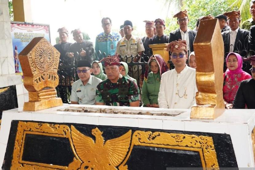 Pangdam XXI gelar ziarah kenang perjuangan pahlawan Radin Inten II.