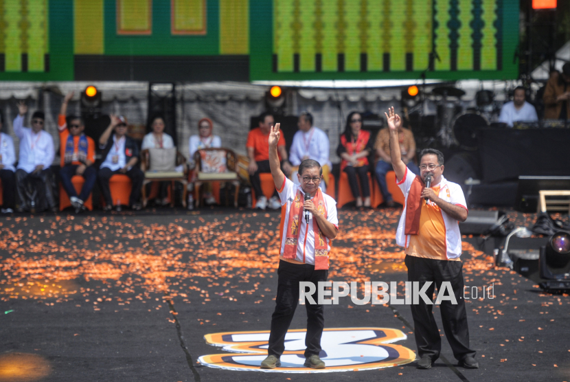 Pasalon Gubernur dan Wakil Gubernur Jakarta nomor urut 3 Pramono Anung-Rano Karno .