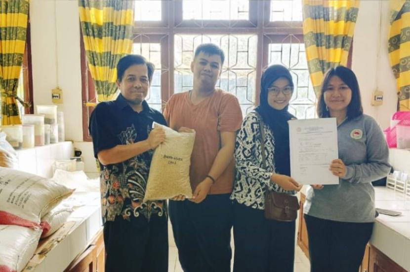 BBRMP Maluku salurkan benih padi dan kedelai ke Maluku Barat Daya.