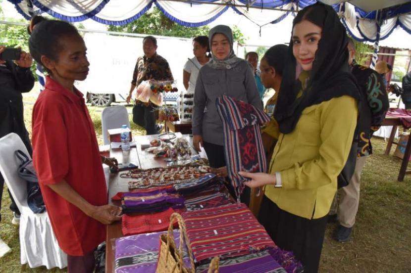 Anggota DPR dorong penguatan ekonomi kreatif Papua.