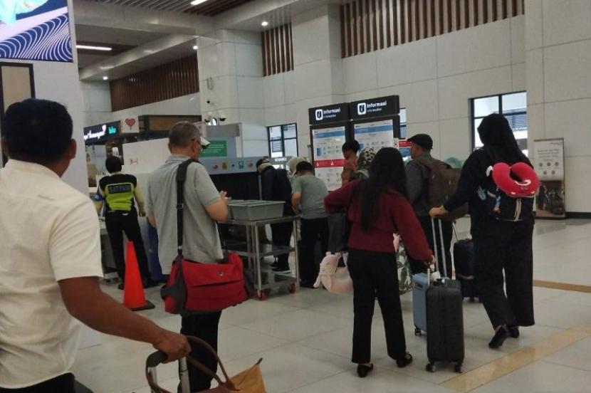 KCIC: Volume harian penumpang Whoosh naik 25 persen di momen Lebaran.