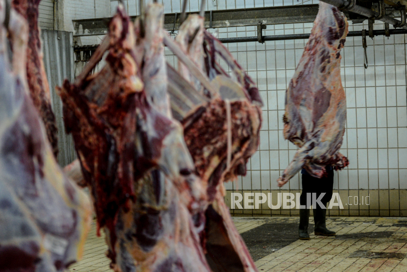 Ilustrasi. Pemerintah Provinsi (Pemprov) DKI Jakarta menyatakan, rencana kolaborasi penyaluran daging kurban kemasan dengan organisasi sosial Aksi Cepat Tanggap (ACT) tahun ini baru sebatas undangan.