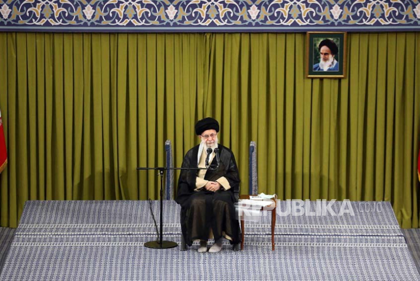 Pemimpin Tertinggi Iran Ayatollah Ali Khamenei mengingatkan agar tidak melupakan sekutu Israel dalam pembantaian terhadap warga Palestina. 
